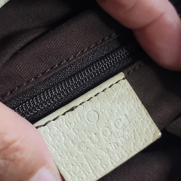 GUCCI GG Canvas Abbey Tote In PRELOVED CONDITION LEATHER HAS BEEN RETOUCHED - Picture 13 of 16